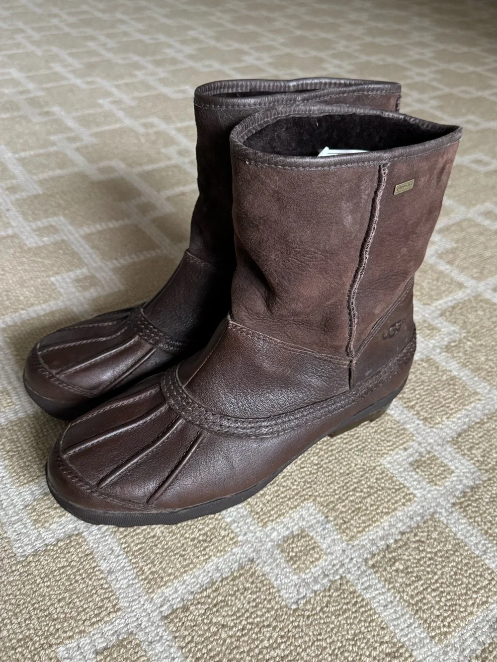 UGG Bridgeport Waterproof Leather Duck Boots Shearling Interior Brown 9